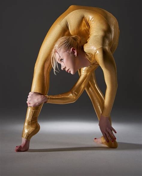 Zlata The World S Most Flexible Woman Showing Her Incredible Contortionist Skills In