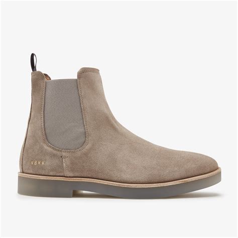 Chelsea, biker, and hiking boot silhouettes are among the trend focuses for flat ankle boots this season, with chunky track soles and metallic hardware. NUBIKK® Logan Chelsea | Taupe Boots | Officiële webshop