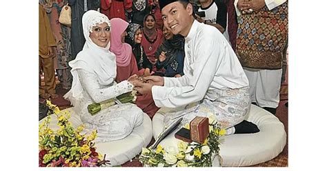 Azlan mohd lazim nama ibu. Abang Long Punya Cerita: Mohd Saiful Bukhari dan Nik ...