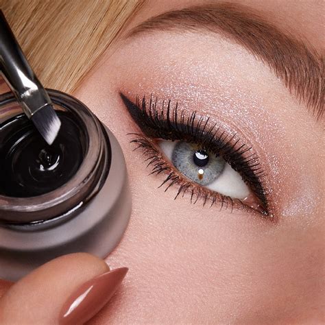 How To Do Eyeliner For Hooded Eyes Simple Tips Kiko Milano