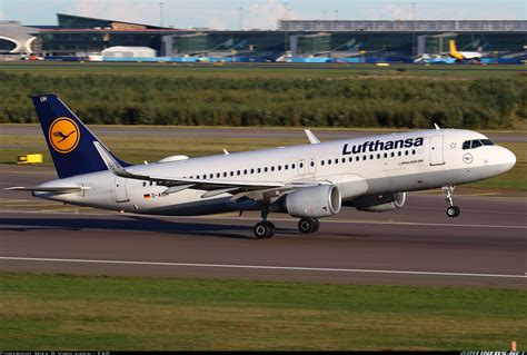 Airbus A320 214 Lufthansa Aviation Photo 5469841