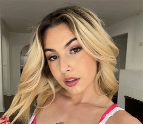 Briana Skye Biography Age Height Figure Net Worth Bioofy