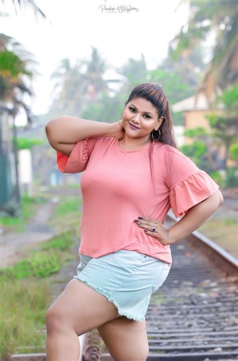 Lanka Chubby Girl Hot Photo Shoot | Cybersrilanka