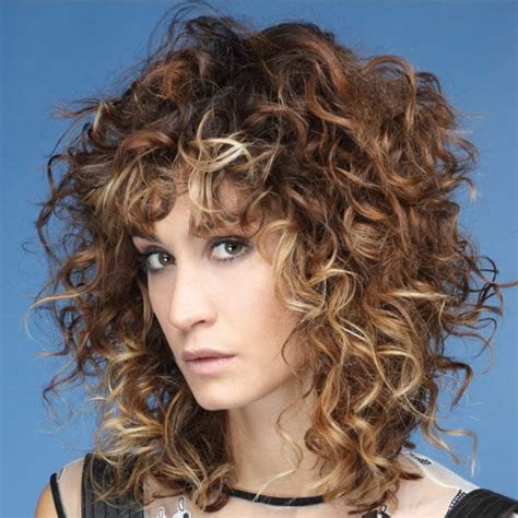 Discover trending short hairstyles for women over 40, 50, and 60 and for women with thick, thin and curly hair. Curly Short Hairstyles for Women 2021 - Hair Colors