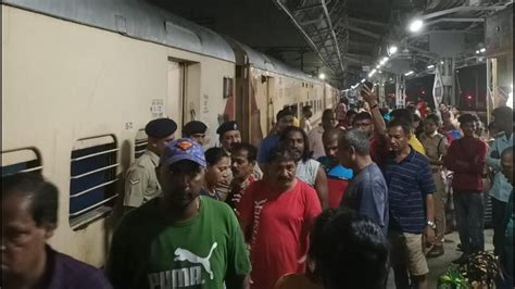 cr terminates train before final destination passengers irked mumbai news hindustan times