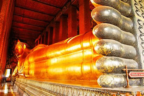 Melihat Megahnya Wat Pho Kuil Buddha Berbaring