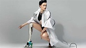 Conocé a la artista pop que danza sobre prótesis futuristas - Novedades ...