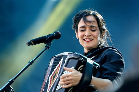 Julieta Venegas Analiza Su Nuevo álbum Su Legado El Feminismo Que Profesa Y Su Colaboración