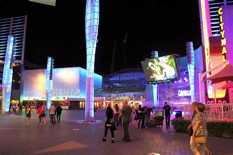 Universal Citywalk Hollywood In Los Angeles Nonstop Entertainment Outside Universal Studios