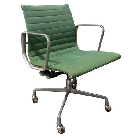 Built with a chromed aluminium frame and upholstered in cooling mesh weave, the ea117 replica is a quintessential office chair. Charles Eames for Herman Miller Full Option Rare Green ...