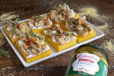 Crostini Di Polenta Croccante Con Cremoso Di Formaggio E Funghi Consilia