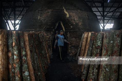 Kilang Arang Industri Tertua Di Kuala Sepetang