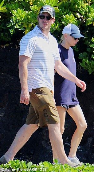 Chris Pratt And Anna Faris Show Off Their Toned Physiques In Hawaii