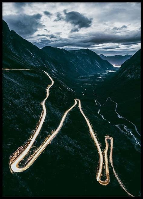 It is part of norwegian county road 63 that connects the town of åndalsnes in rauma and the village of valldal in norddal municipality. Trollstigen Plakat
