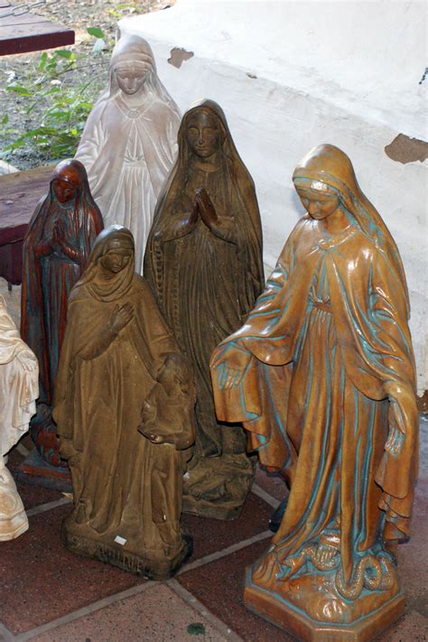 Mission san juan bautista is in the unfortunate position of being on the san andreas fault. Statuary Outside the Old Mission San Juan Bautista Gift Sh ...
