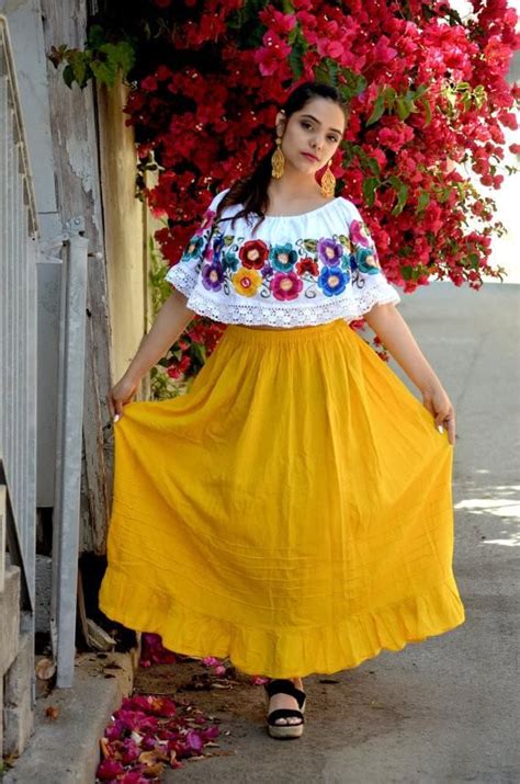 Pin By Lizm On Blusa Mexican Outfit Traditional Mexican Dress