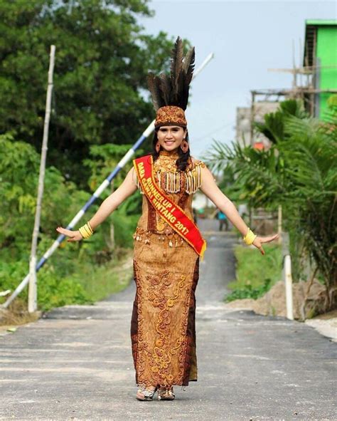 Pakaian Tradisional Etnik Iban Grace Abraham