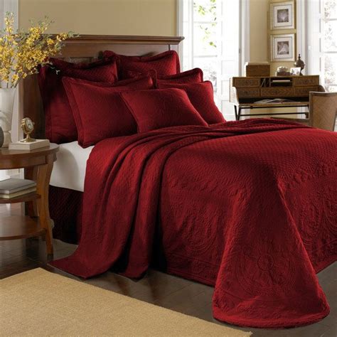 The 25 Best Red Bedspread Ideas On Pinterest Red Comforter Red