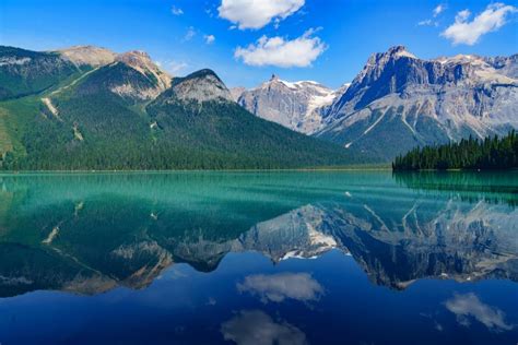 This information will give you an overview of canadian canada is located in the top half of north america, and the country is bordered by three oceans: Alaska en Canada - Norske