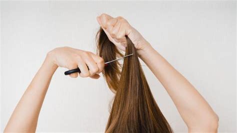 Namun, tak perlu khawatir, karena sekarang sudah ada tips potong rambut yang bisa parents ikuti. Gak Sempat ke Salon? Ini 5 Tips Anti Gagal Potong Rambut ...