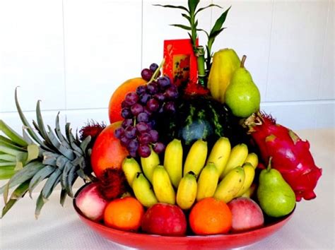 Mâm ngũ quả thường là một chiếc mâm bằng gỗ tiện, sơn son, có chân và được gọi là mâm bồng. Cách xếp mâm ngũ quả ngày tết đẹp, đơn giản và ý nghĩa