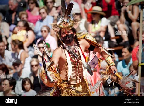 A Young Natives Wearing Huron Wendat Traditional Dresses And Paint Stock Photo Alamy