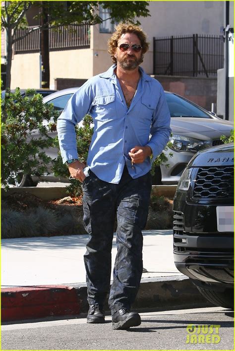 He used to go with mom to a when gerard was a little kid, the whole family moved to canada, where edward soon after that, his wife margaret left him, went back to scotland and gerard was able to meet his dad again only at 16. Gerard Butler Looks Cool While Meeting Up with a Friend ...