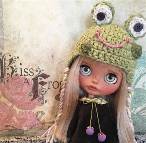 Nettle S Froggie Hat Custom Blythe Doll By Lovelaurie Bonecas Blythe Bonecas
