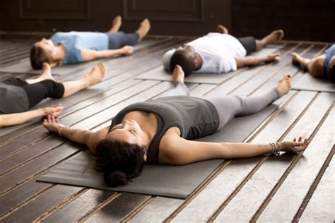 Diez Posturas De Yoga Para Principiantes