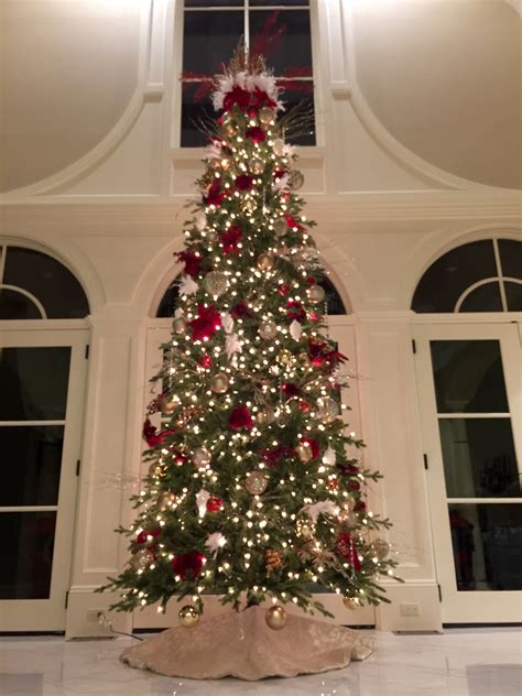 Fun christmas decor and gift ideas 2021. Red, White, & Champagne - Christmas Tree Decorating Ideas