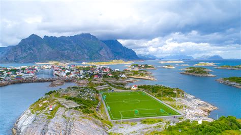 Henningsvær pier hotel offers ripples under floorboards and an outstanding view of the sea, the harbour and the landmark vågakallen. Henningsvaer - Advanced Sports Installations Europe AS