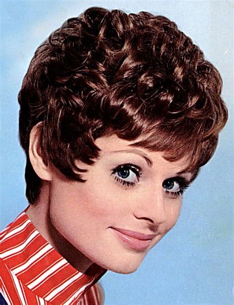 Coiffure Courte 1960 Vintage Curls Short Hair Styles Roller Set