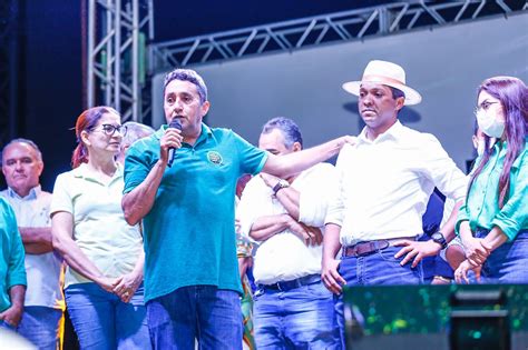 Rodeado de apoio Jeová Andrade é lançado como pré candidato a Deputado