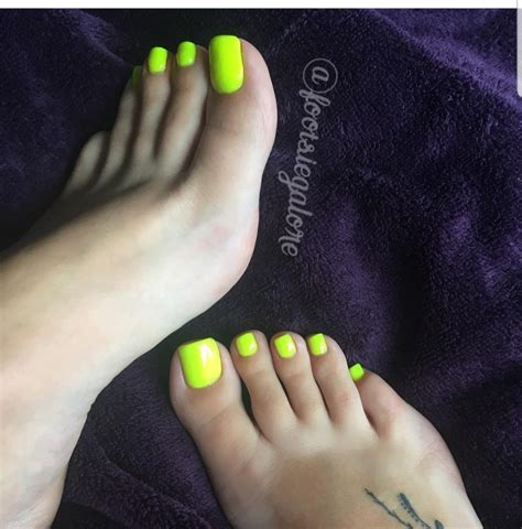 Crazysexytoes Stunning Yellow Toes