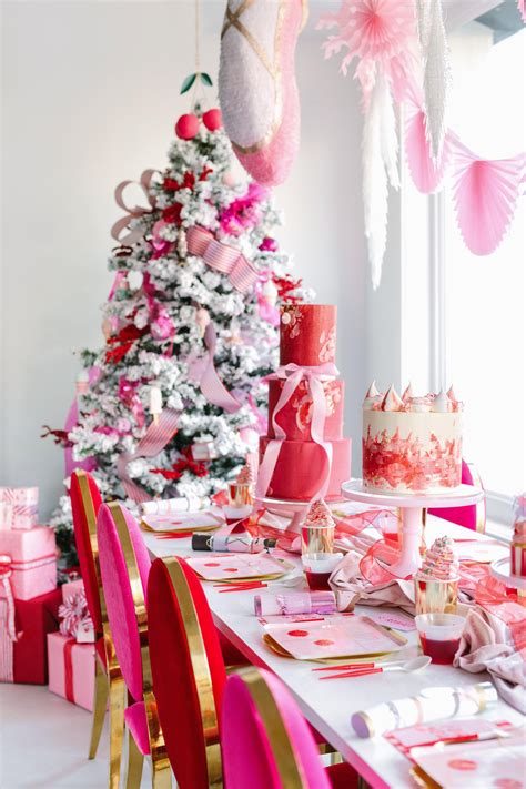 Beautiful Christmas Table Settings That Will Enchant Your Guests