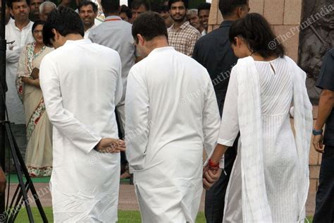 In Pictures — Top Congress Leaders Pay Tribute To Rajiv Gandhi On His