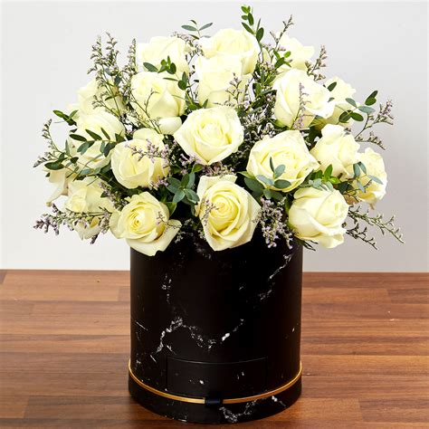 Online Box Of 30 White Roses Arrangement T Delivery In Singapore