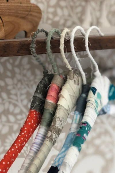 Fabric Wrapped Clothes Hangers The Scrappy Way In 2020