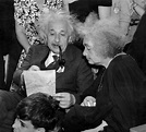 Maja Einstein en haar broer - NRC