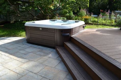 Hot Tub Bullfrog Spas With Trex Deck And Cambridge Paver Patio