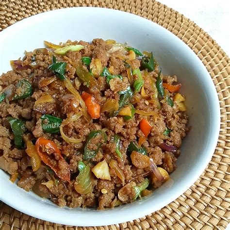 Thinly sliced dried meat rendang. Tumis Daging | Food, Recipes, Beef