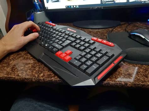 Gaming With A Tilted Keyboard Why Is This A Thing Keyboard Kings