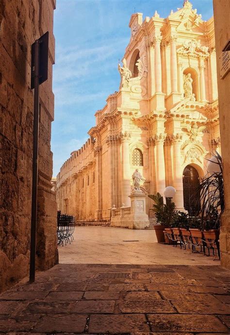 Informazioni sulle banche presenti nel libero consorzio comunale di siracusa con indirizzo e codici abi e cab delle filiali bancarie classificati per comune e per banca. Siracusa | Sicilia italia, Sicilia, Luoghi di vacanza