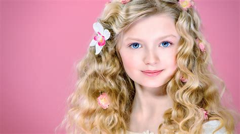 wallpaper cute blonde girl curly hair blue eyes smile 2560x1600 hd picture image