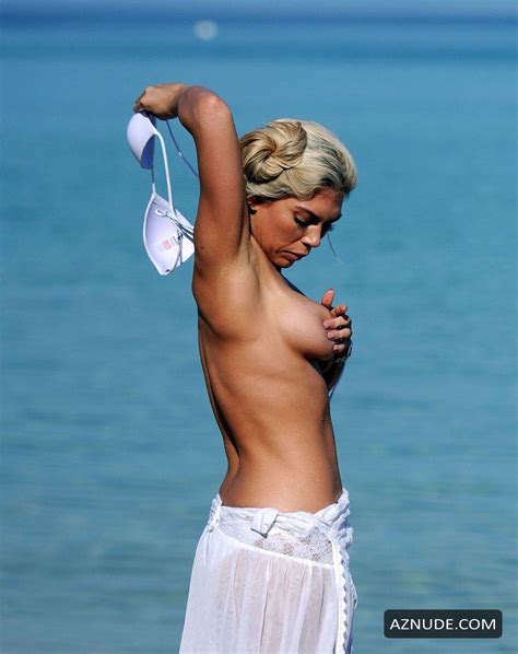 Towie S Grace Andrews Strips Down To A Skimpy Bikini In Dubai Daily
