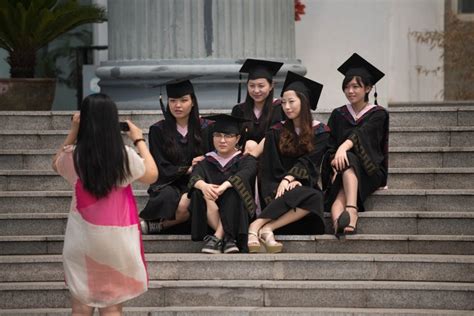 Chinese Graduates Scramble For Jobs Amid Calls For Educational Reform