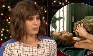 Lizzy Caplan Reveals How She Got Drunk Before Filming