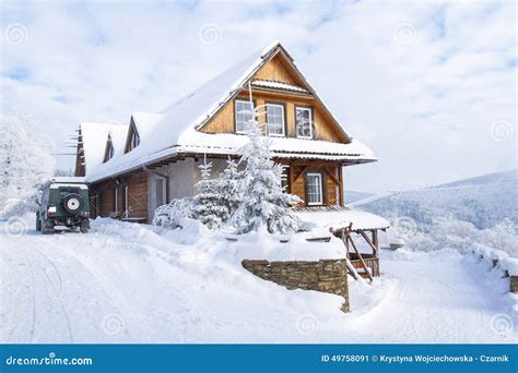 Casa De Campo Da Montanha No Inverno Imagem De Stock Imagem De