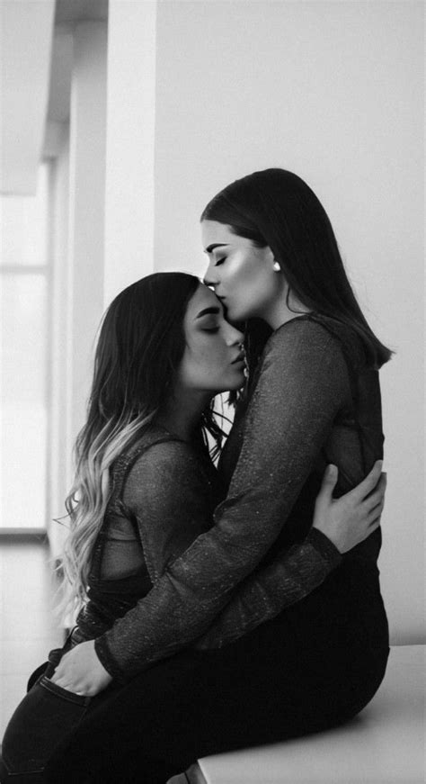 Lesbian Hot Cute Lesbian Couples Couple Photoshoot Poses Cute Couple Names Boudoir Couple