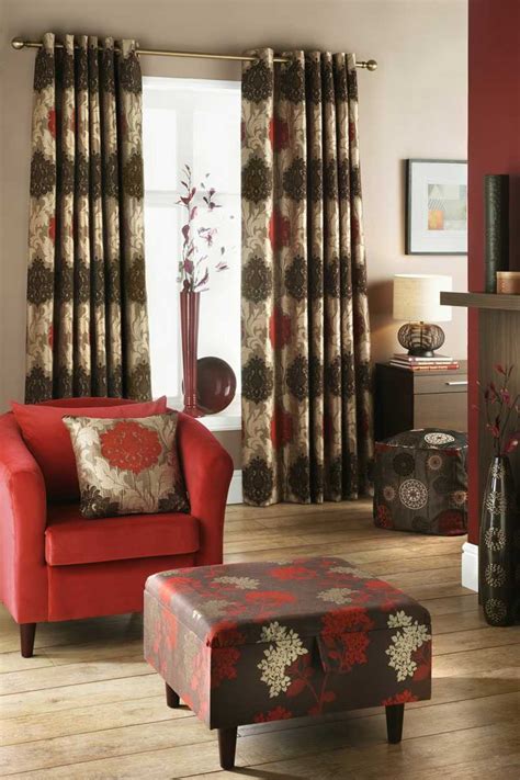 Wohnzimmer gardinen auf traditionelle art. Passende Gardinen für das Wohnzimmer auswählen - 20 schöne Ideen